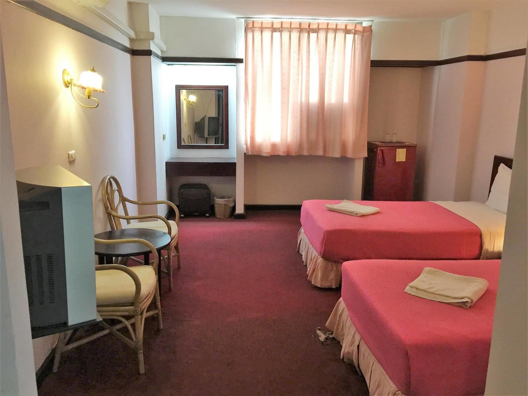 Daeng Plaza Hotel Phuket Екстериор снимка