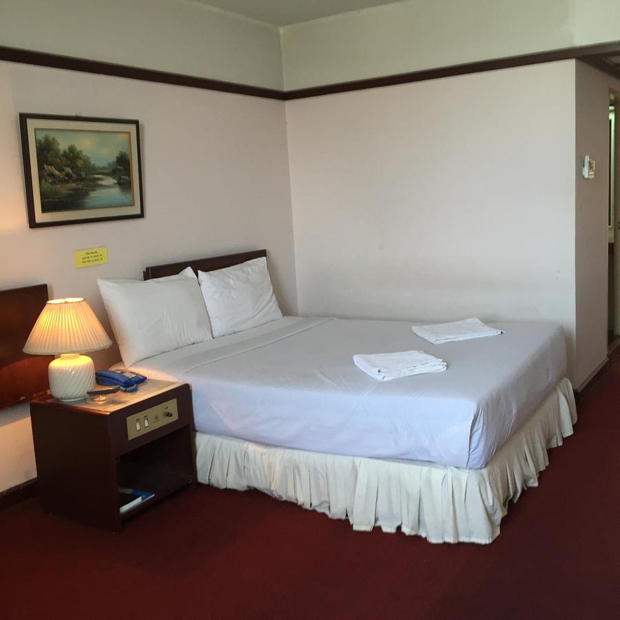 Daeng Plaza Hotel Phuket Екстериор снимка